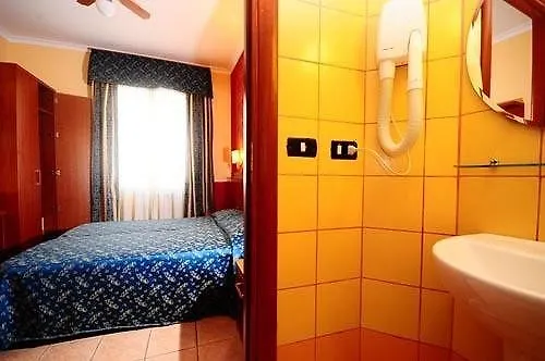 Termini Station Rooms ローマ 3*,  イタリア